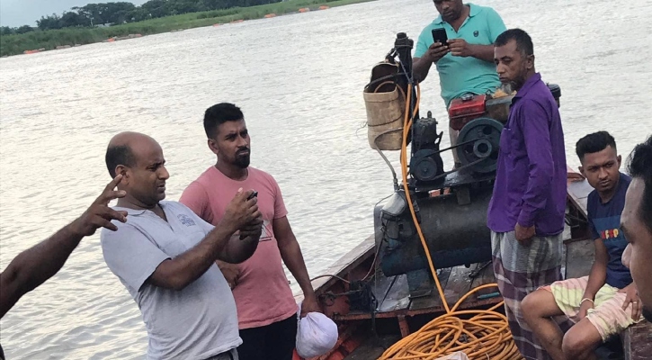 আড়িয়াল খাঁ নদে ড্রেজার ডুবি, ঘুমন্ত ৩ শ্রমিকের মৃত্যু